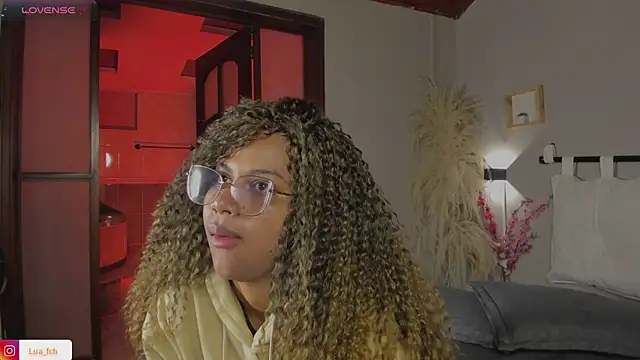 nayah   online show from 02/21/25, 08:16