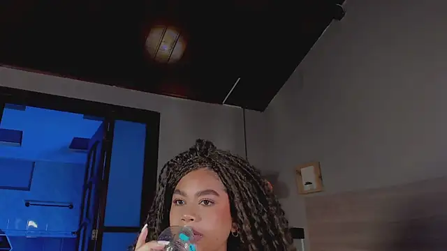 nayah   online show from 10/10/25, 07:46