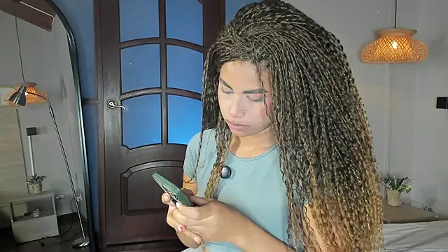 nayah   online show from 03/27/26, 07:57