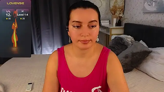 Snapshot of YourSweetDream_ chatting on 01/04/25, 12:38 YourSweetDream online show from 01/04/25, 12:38