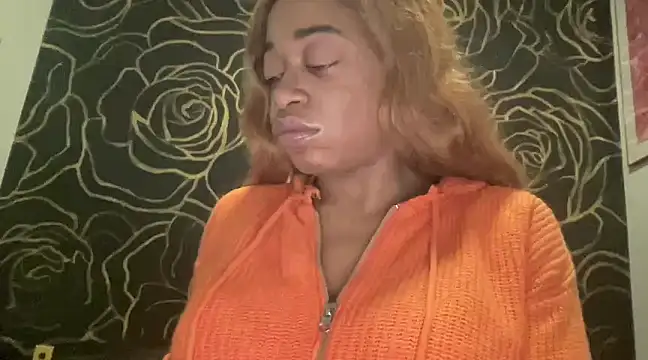 Snapshot of MommyConfident chatting on 12/08/24, 10:36 MommyConfident online show from 12/08/24, 10:36