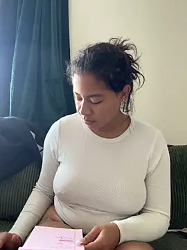 VanessaBling online show from 12/15/25, 04:00