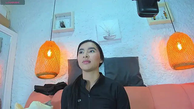 emiily s online show from 10/10/25, 12:04