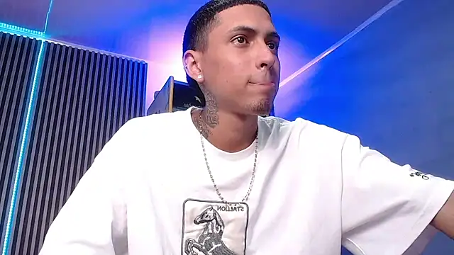 Snapshot of Liam_lee chatting on 03/18/25, 04:15 Liam lee online show from 03/18/25, 04:15