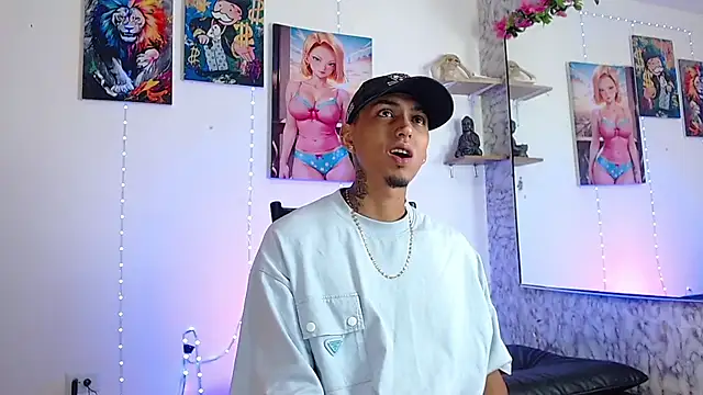 Snapshot of Liam_lee chatting on 10/04/25, 02:37 Liam lee online show from 10/04/25, 02:37