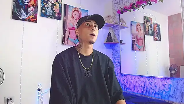 Snapshot of Liam_lee chatting on 10/16/25, 01:56 Liam lee online show from 10/16/25, 01:56