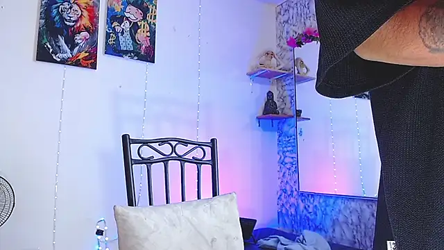 Snapshot of Liam_lee chatting on 10/23/25, 01:43 Liam lee online show from 10/23/25, 01:43