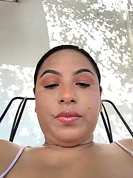 Snapshot of Francesca_ferrari chatting on 01/01/25, 08:58 Francesca ferrari online show from 01/01/25, 08:58