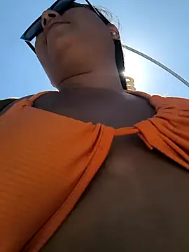 Snapshot of Francesca_ferrari chatting on 01/10/25, 04:09 Francesca ferrari online show from 01/10/25, 04:09