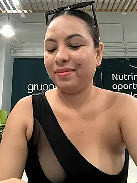 Snapshot of Francesca_ferrari chatting on 03/22/25, 05:41 Francesca ferrari online show from 03/22/25, 05:41