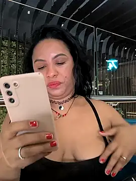 Snapshot of Francesca_ferrari chatting on 09/16/25, 06:20 Francesca ferrari online show from 09/16/25, 06:20