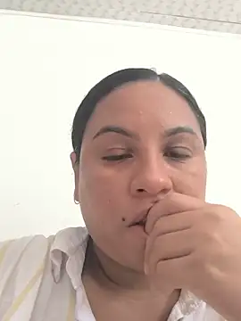 Snapshot of Francesca_ferrari chatting on 06/21/26, 04:31 Francesca ferrari online show from 06/21/26, 04:31