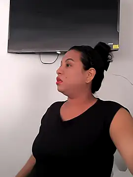 Snapshot of Francesca_ferrari chatting on 07/17/26, 10:14 Francesca ferrari online show from 07/17/26, 10:14