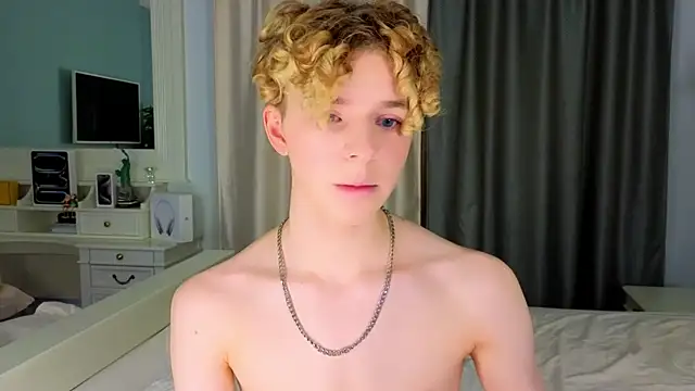 Snapshot of Kudi_Minnt chatting on 01/10/25, 07:11 Kudi Minnt online show from 01/10/25, 07:11