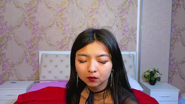 Shy Kira online show from 02/04/25, 12:44