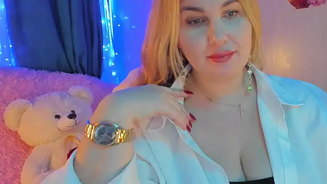 CoraSwon online show from 01/20/25, 05:06