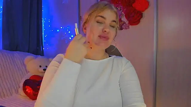 CoraSwon online show from 01/31/25, 04:38