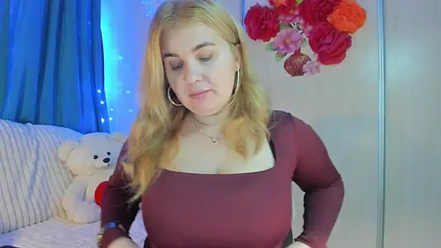 CoraSwon online show from 02/02/25, 02:13