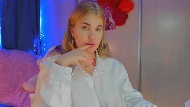 CoraSwon online show from 02/04/25, 05:55