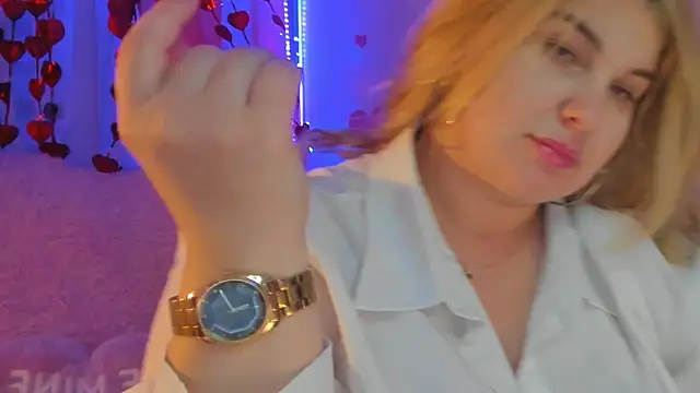 CoraSwon online show from 02/14/25, 10:25