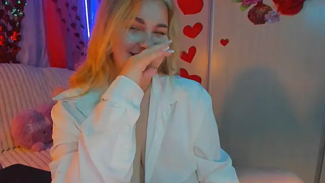 CoraSwon online show from 02/23/25, 06:45