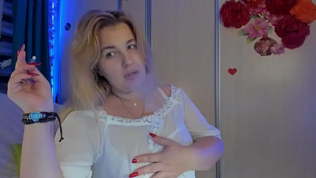 CoraSwon online show from 10/08/25, 07:00