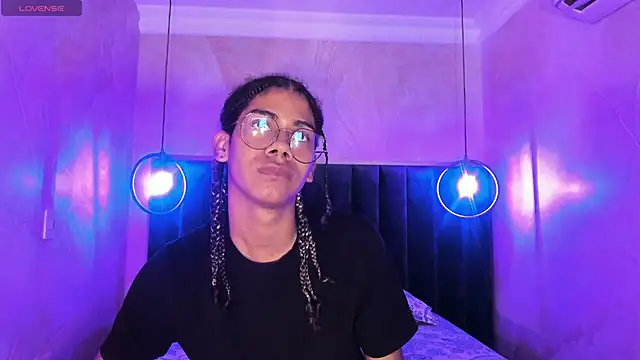 Maxim-Walker online show from 11/22/25, 03:16