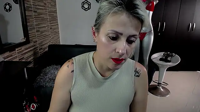 Emma Rizzoo online show from 02/06/25, 07:40