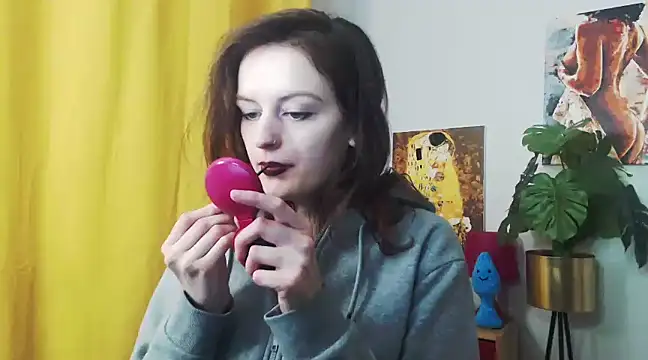 Snapshot of juicyNadine chatting on 12/13/24, 06:21 juicyNadine online show from 12/13/24, 06:21