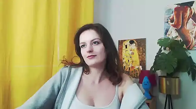 Snapshot of juicyNadine chatting on 12/13/24, 12:28 juicyNadine online show from 12/13/24, 12:28