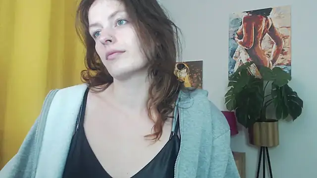 Snapshot of juicyNadine chatting on 09/09/25, 04:45 juicyNadine online show from 09/09/25, 04:45