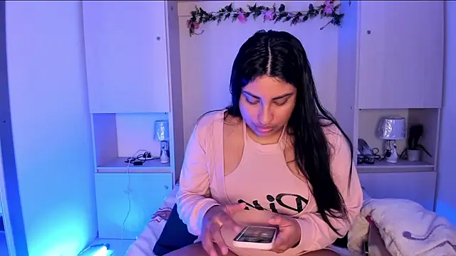 Snapshot of CANDYGABYY chatting on 05/05/26, 07:33 CANDYGABYY online show from 05/05/26, 07:33