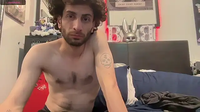 pantslesstraveler plt online show from 11/22/25, 01:59