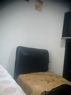 SaucyAffair0 online show from 04/04/26, 08:50