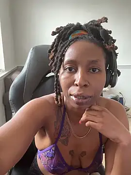 LeyaHoneybuns online show from 02/25/26, 04:49