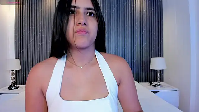 Snapshot of paulina_sweett_ chatting on 06/17/26, 11:56 paulina sweett online show from 06/17/26, 11:56