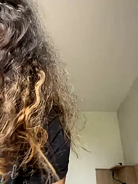 uniquerossie online show from 11/14/25, 10:14