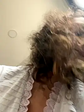 uniquerossie online show from 11/17/25, 09:59