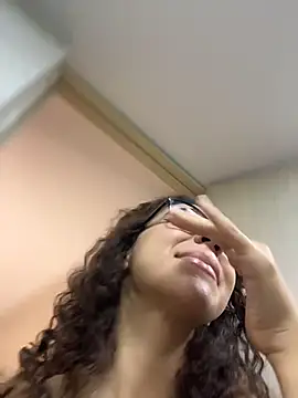 uniquerossie online show from 02/04/26, 06:52