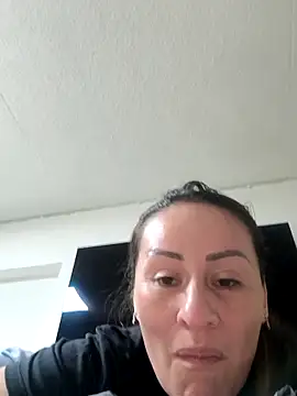 Snapshot of LuisaFernanda170823 chatting on 10/25/25, 03:18 LuisaFernanda170823 online show from 10/25/25, 03:18