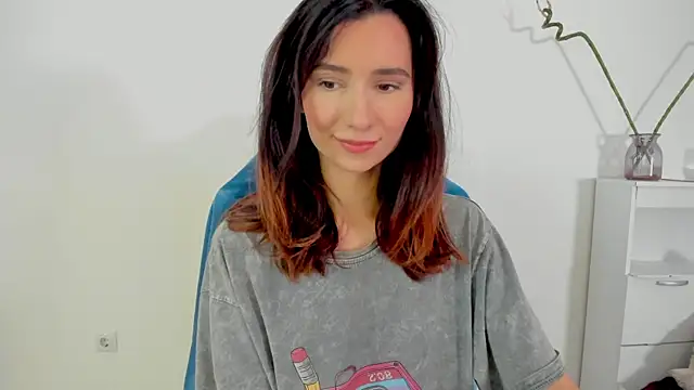 Snapshot of crystalnut chatting on 09/24/25, 02:59 crystalnut online show from 09/24/25, 02:59