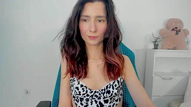 Snapshot of crystalnut chatting on 11/23/25, 03:28 crystalnut online show from 11/23/25, 03:28