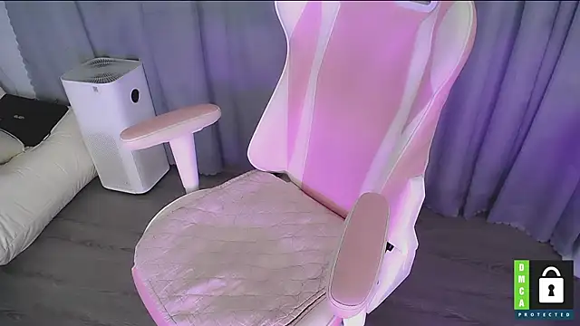 San   San online show from 11/28/25, 09:28