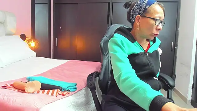 daniela xue online show from 02/27/25, 07:58