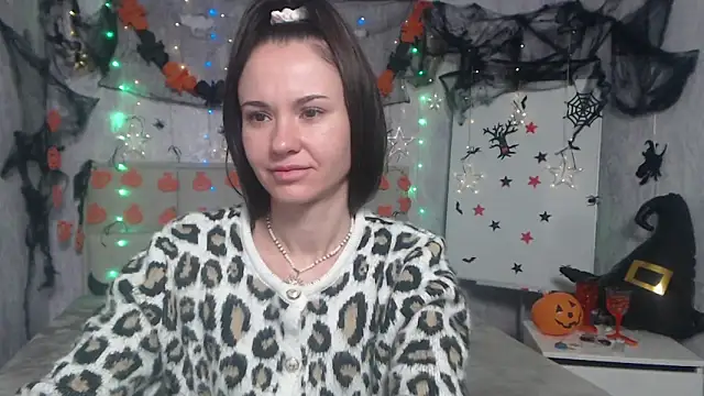 KaraCriegs online show from 10/26/25, 05:13