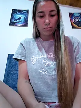 Snapshot of Iris_love18 chatting on 06/19/26, 01:48 Iris love18 online show from 06/19/26, 01:48