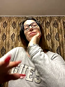 NadiraNoor online show from 10/08/25, 07:11