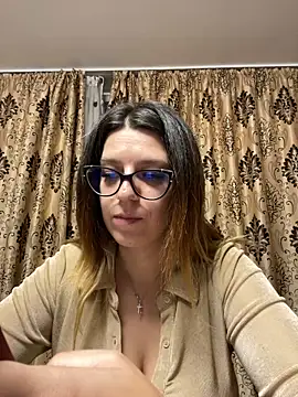 NadiraNoor online show from 11/10/25, 08:41