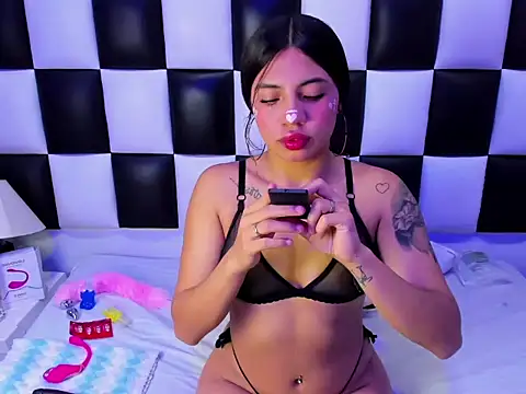 arianaa tompsoon online show from 10/30/25, 02:24