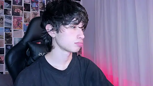 Snapshot of liamelf chatting on 02/25/25, 05:19 liamelf online show from 02/25/25, 05:19